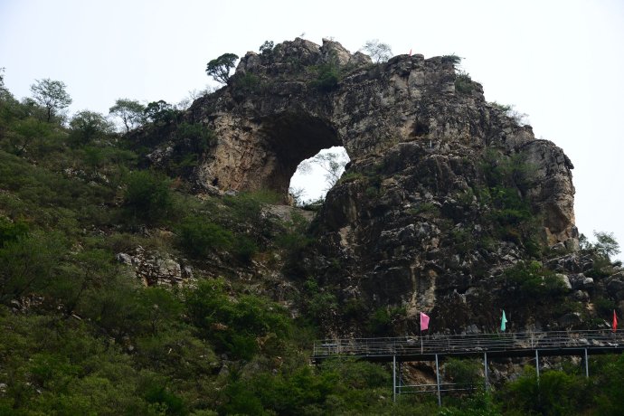 二郎担山孔