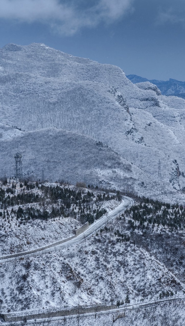 蒲洼乡雪后的盘山公路